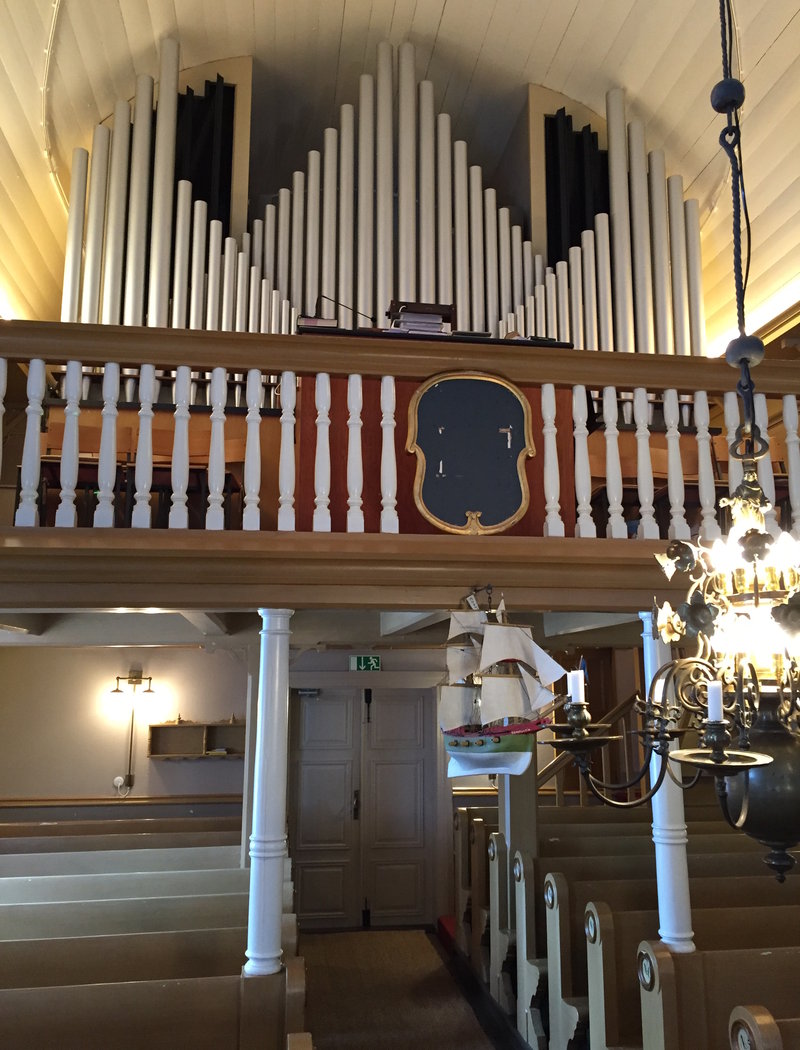 Kirkon 14-äänikertaiset urut on valmistanut Kangasalan urkutehdas 1952, ne siirrettiin kirkkoon Raision kirkosta 1969.