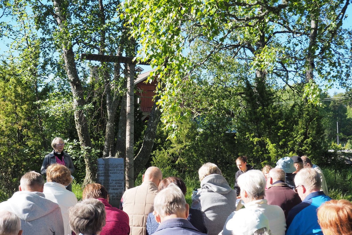 Avaa kuva isommaksi Kesäillan hartaus